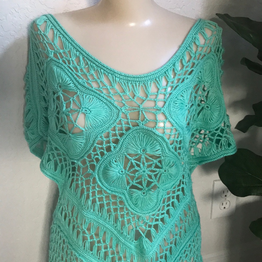 *Beautiful light weight crocheted cover up/top